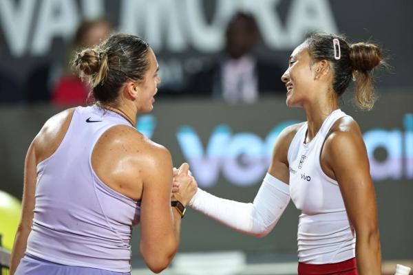 郑钦文首胜萨巴伦卡 晋级WTA1000罗马站女单半决赛