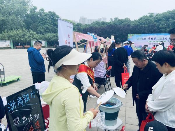 非遗漆扇传古韵 金融知识护万家——浙商银行北京分行创新开展投资者保护宣传活动