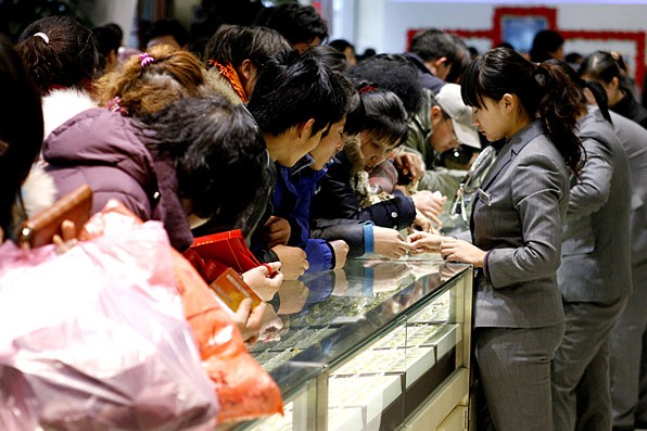 银器鉴别最简单方法（怎样清洗银饰最快又干净）