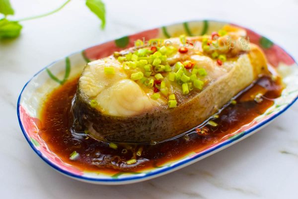 清蒸清江鱼的做法（清蒸清江鱼的做法 最正宗的做法视频）