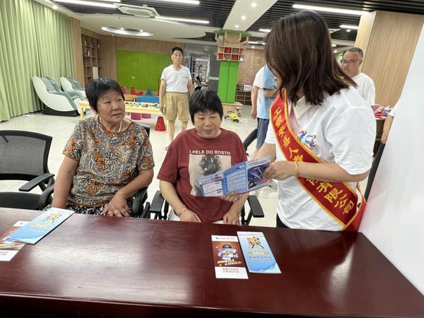 7.8 | 工银安盛人寿泰州中支扎实开展“7.8保险公众宣传日”进社区宣教活动