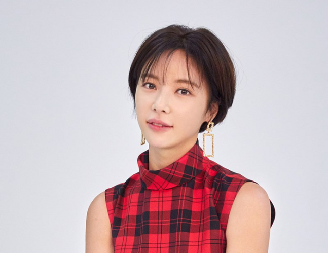 女演员黄荣 – 欧姆（Hwang Jung-eum）从她的前夫结束离婚