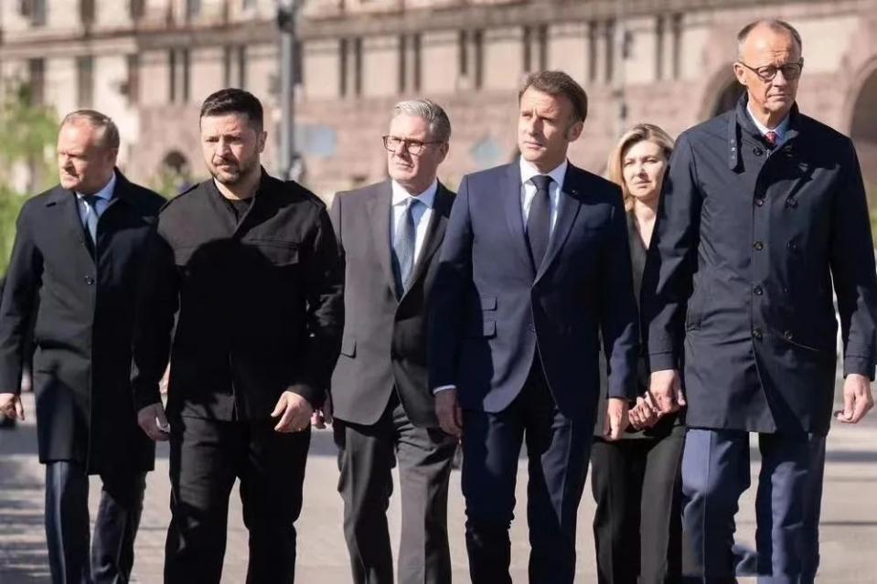 何宇鑫：8.18普特会仅留开放悬念，欧洲齐为乌克兰撑腰！