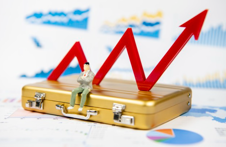 山海杨阳：黄金，白银已经抄底，等待本周的趋势上涨力度！